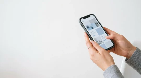 Interface responsive d'un site web s'adaptant automatiquement à un écran de smartphone